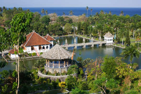 Taman Ujung & Tirta Gangga Foating Palaces Private Tour